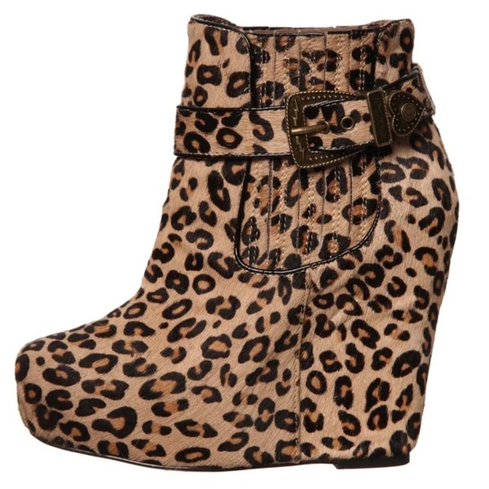 NWT Betsey Johnson “Carrin-P” Leopard Wedge Faux Fur Booties Size 8